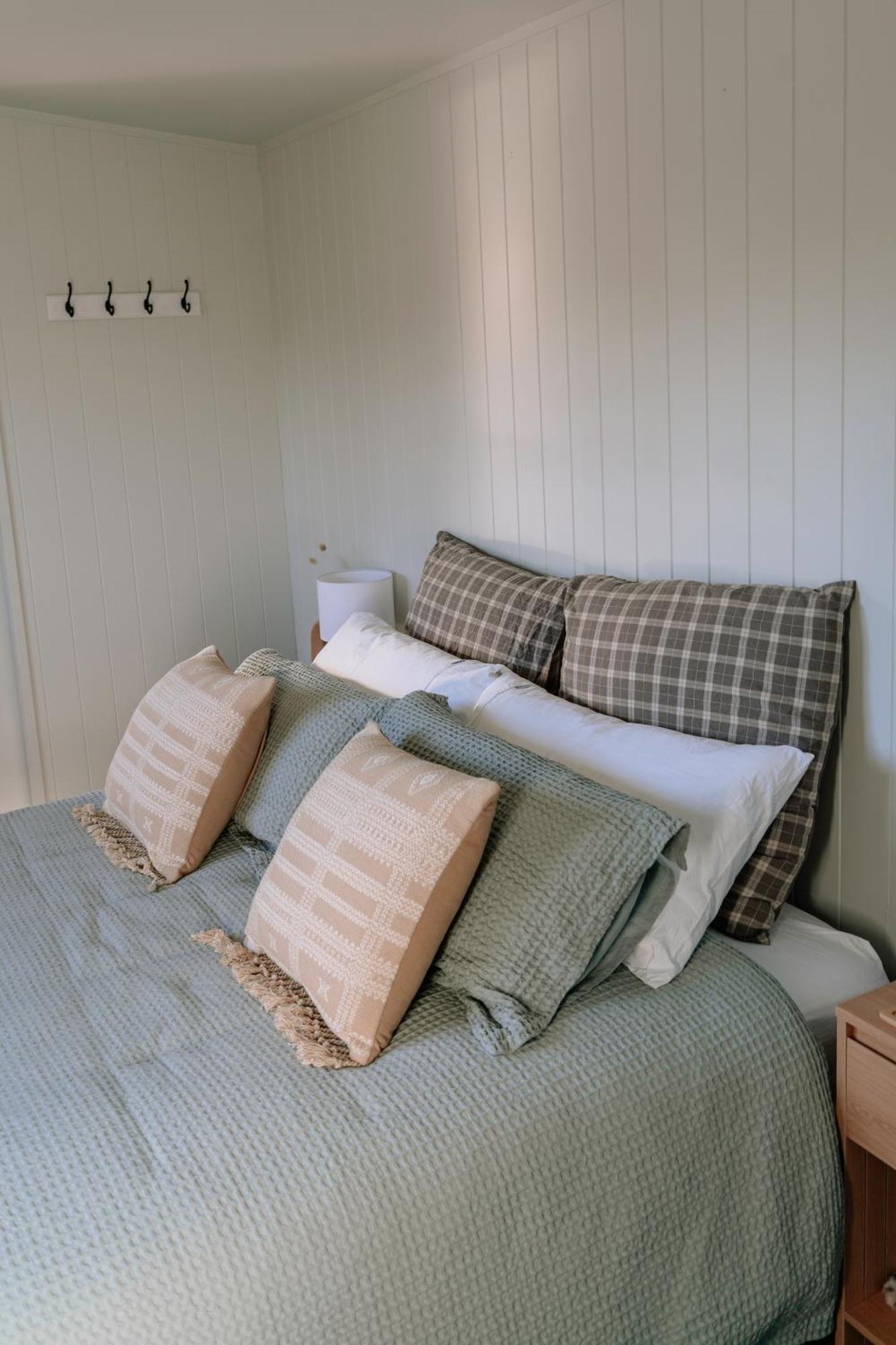 Mountain Cabin - Central, Cosy And Cute With Views Wanaka Exterior photo